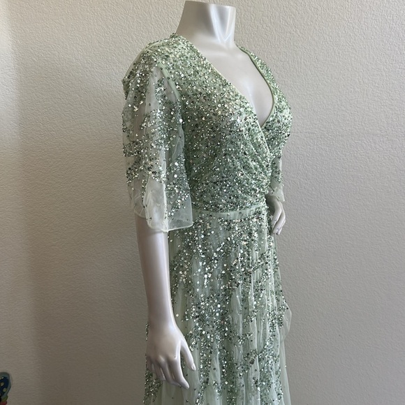 NWT Mac Duggal Green Sequined Butterfly Sleeve High Low Gown - Picture 8 of 14